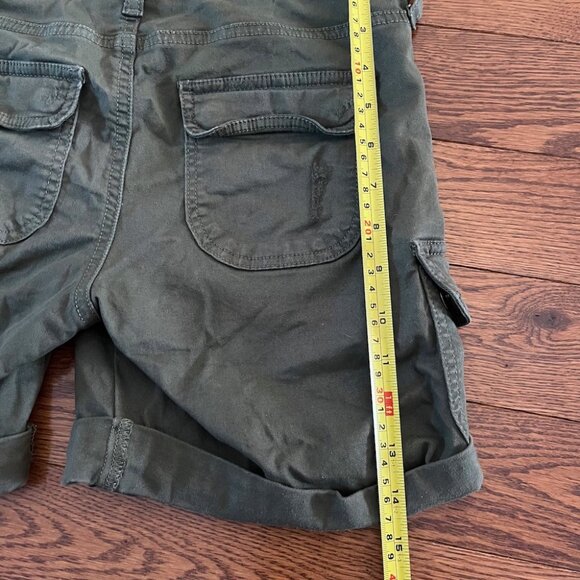 Guess Women's Green Cargo Shorts - Picture 6 of 14